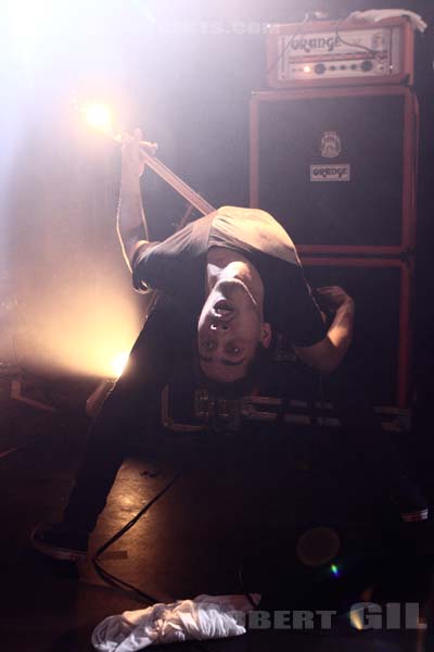 AND YOU WILL KNOW US BY THE TRAIL OF DEAD - 2013-04-17 - PARIS - La Maroquinerie - Autry Rene Fulbright II